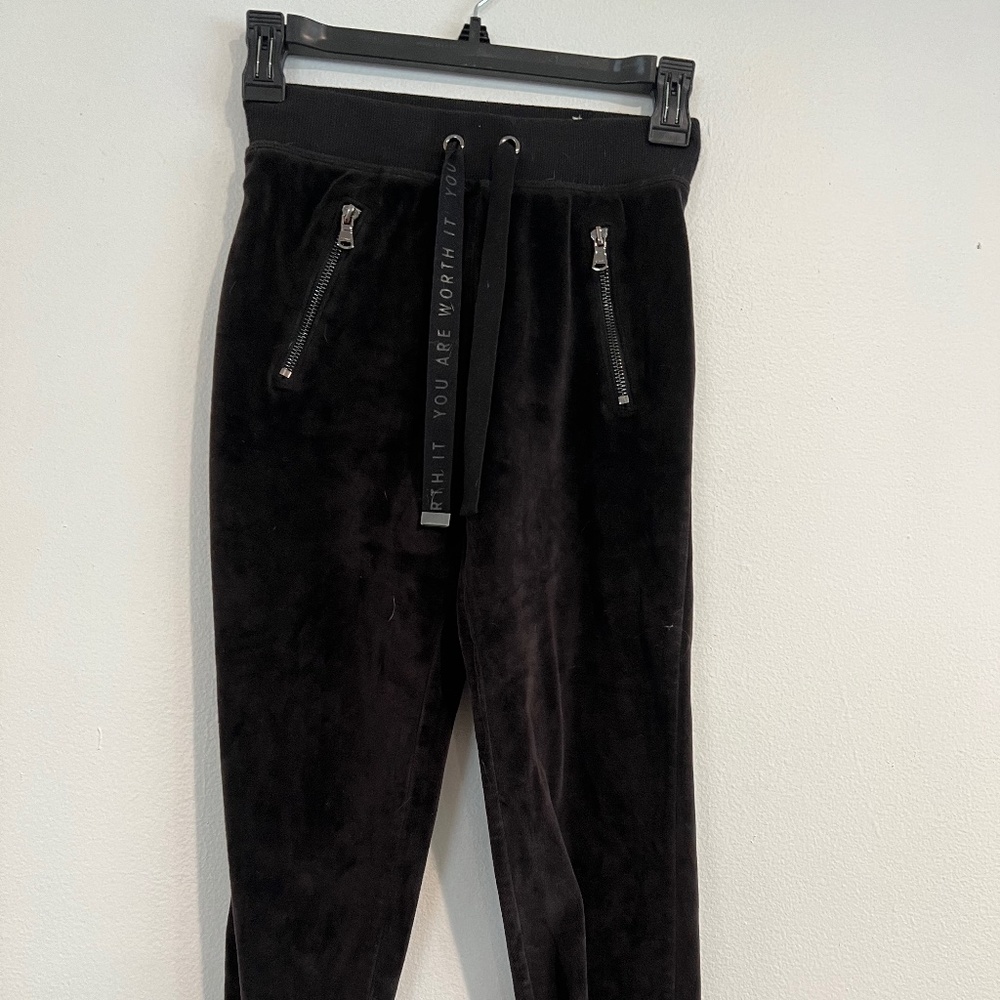black sweat pants